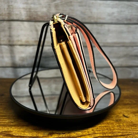 Kate Spade - Powder Pink Wristlet - Picture 4 of 8